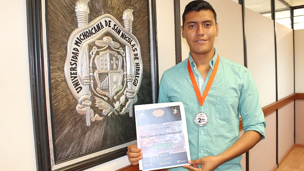 FIE – UMSNH, el estudiante Félix Eduardo Reyes destaca en el concurso nacional de Microsoft