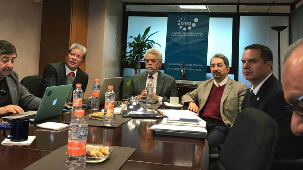 Químico Farmacobiología en camino a la Acreditación, es certificada por CIEES logra nivel 1