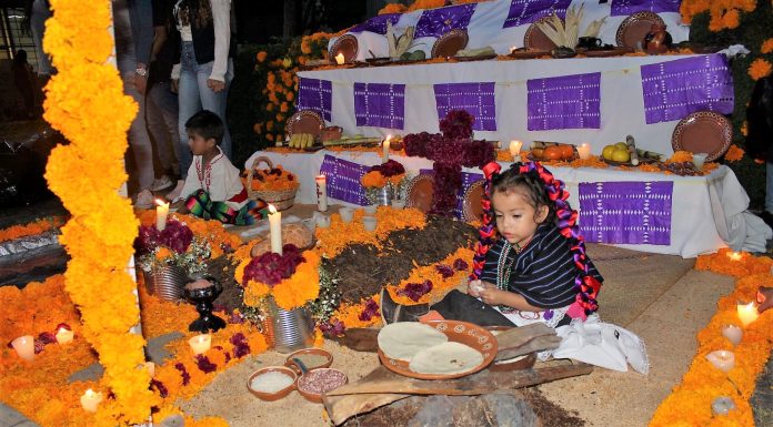 Celebra la Facultad de Contaduría y Ciencias Administrativas el Día de Muertos
