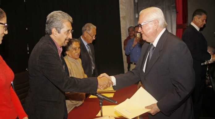 Después de 60 años, regresan a la preparatoria que los formó, al Colegio de San Nicolás