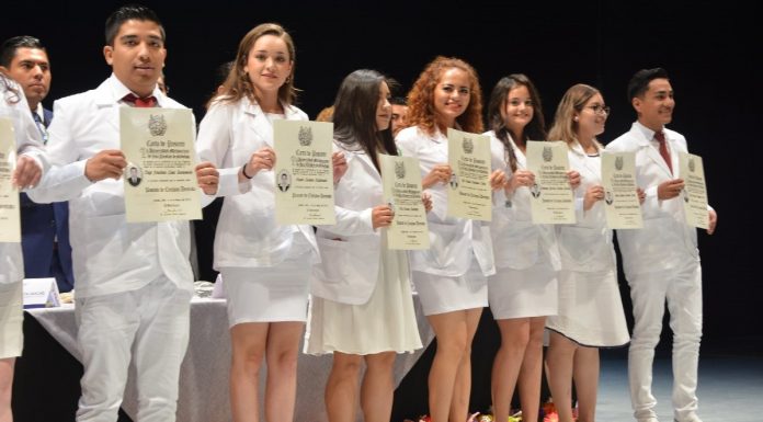 Carta de Pasante a mas de 300 egresados de la Facultad de Odontología de la UMSNH
