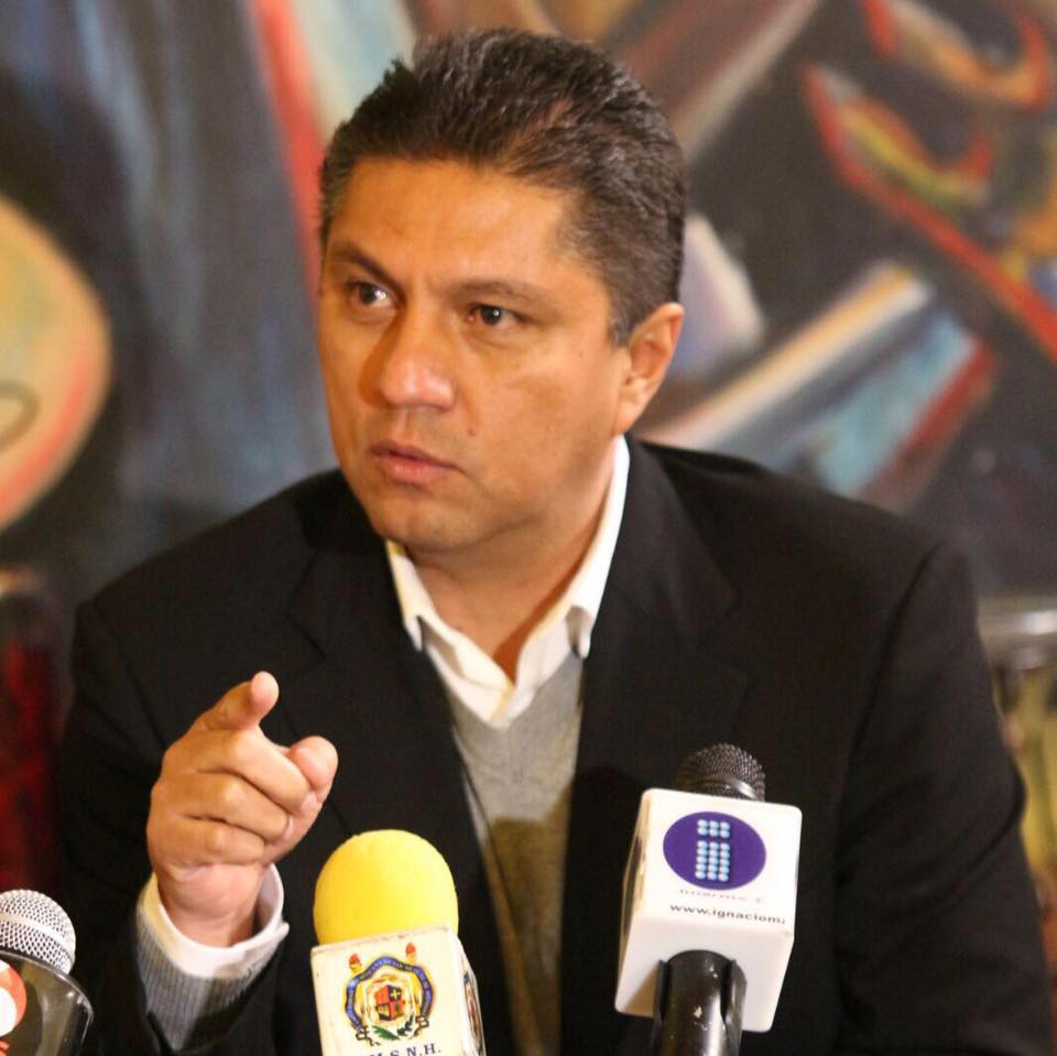 Dr. Raúl Cárdenas Navarro