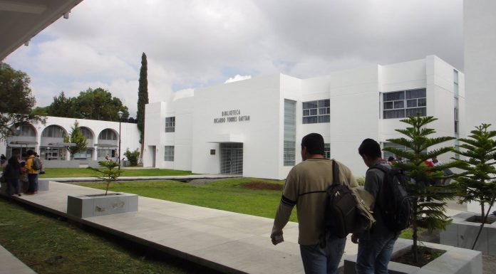 La FEVAQ, celebró sus 43 años Existencia con la Reacreditación a su Programa de Estudios en Economía