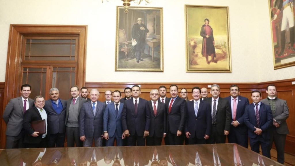 Gabinete del Gobierno del Estado de Michoacán en reunión con autoridades de la SEP y la SHyCP