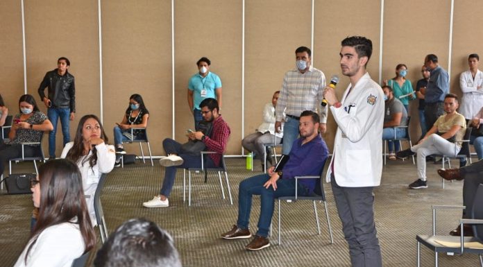 Se reúnen pasantes de la UMSNH del área de la Salud con autoridades del Gobierno de Michoacán