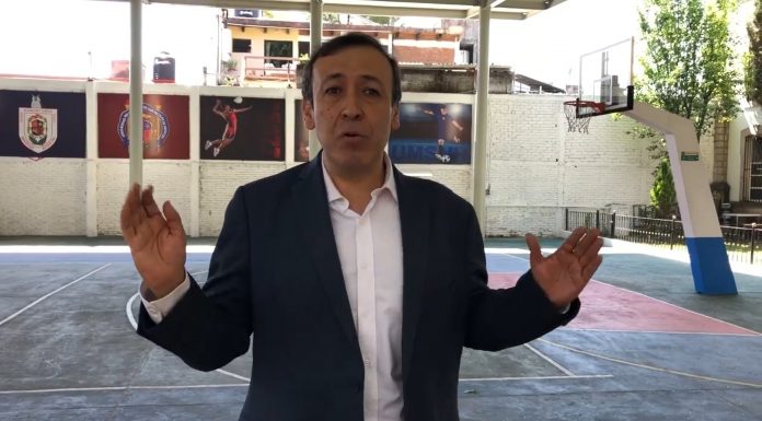 La Facultad de Derecho de la UMSNH celebra a sus estudiantes.