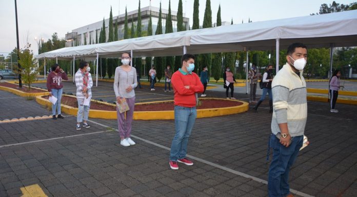 Con la Facultad de Medicina, comienza la etapa de exámenes de ingreso presenciales a la UMSNH Examen de Ingreso en CU | Los aspirantes a las áreas de la salud, son los primeros en llegar y cumplir el protocolo de ingreso al examen.