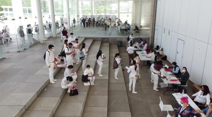 Asignan plazas de servicio social a egresados de la Facultad de Medicina de la UMSNH Entrega la UMSNH 503 plazas de servicio social a egresados de la licenciatura de médico cirujano y partero para 2020.