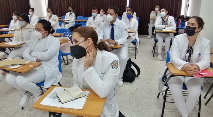 El Hospital General de Uruapan recibe a 30 médicos internos de pregrado