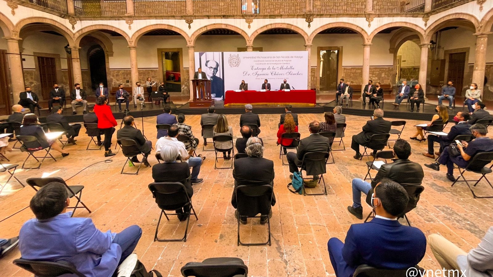 El Primitivo y Nacional Colegio de San Nicolás de Hidalgo, fue el escenario de la ceremonia de reconocimiento a los mejores promedios académicos en los diferentes posgrados de la UMSNH.