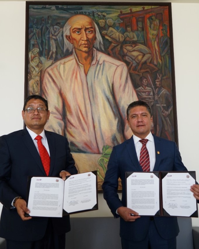 El consejero presidente del Instituto Electoral de Michoacán, Ignacio Hurtado Gómez, y el Rector de la UMSNH, Dr. Raúl Cárdenas Navarro