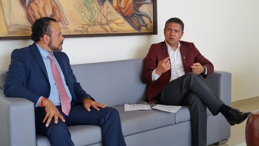 El rector de la UMSNH, Raúl Cárdenas Navarro, y el presidente del Tribunal Electoral del Estado de Michoacan (TEEM), Salvador Alejandro Pérez Contreras