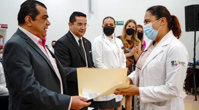 La Facultad de Medicina de la UMSNH, entrega aprobación de sub especialidades al hospital infantil de Morelia El director de la Facultad de Ciencias Médicas y Biológicas, Víctor Hugo Mercado Gómez, aseguró que la Universidad Michoacana demuestra una vez más su compromiso con la sociedad michoacana, cumpliendo con su misión de preparar recursos humanos en el campo de la medicina en beneficio del sector más vulnerable del país, las niñas y niños.
