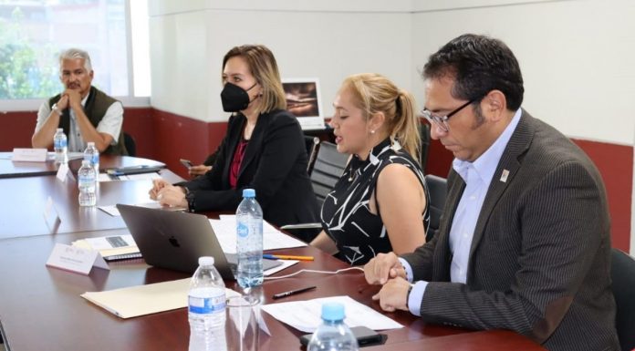 La Secretaría de Educación en el Estado de Michoacán, crea Comité de Ética Encabeza la secretaria de educación del estado de Michoacán, la reunión del comité de ética.