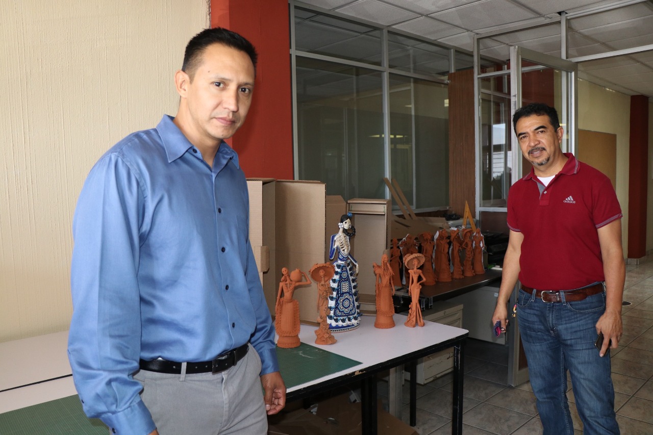 Crean estudiantes del ITM, embalaje para la exportación de Catrinas de Capula Participan en este proyecto el Dr. Rafael Lara Hernández, Mtro. Juan Ríos Ponce, Mtro. Gilberto Daniel Conejo y los Alumnos: Javier Beltrán Pelagio y Brenda Isamar Albarrán; con la colaboración de los doctores Juan Cristóbal Camacho y Jaime Aguilar García de Ingeniería Mecánica e Ingeniería Industrial.