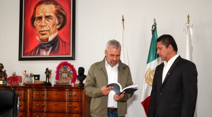 El gobernador Michoacán, Ramírez Bedolla, recibe el III Informe del Estado de la UMSNH Entrega la UMSNH su informe de actividades al titular del poder ejecutivo de Michoacán