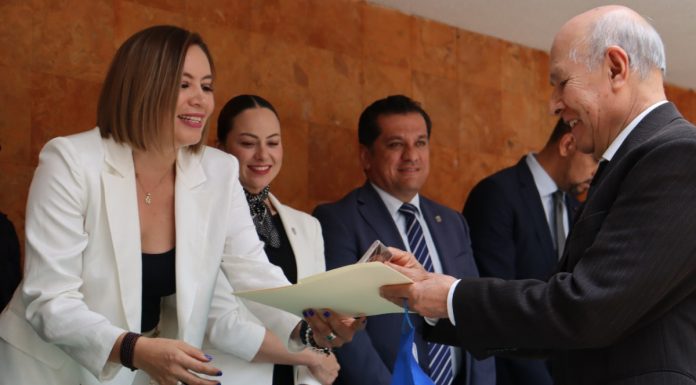 Facultad de Contaduría y Ciencias Administrativas de la UMSNH, 50 años después, regresan La Secretaría de Educación del Estado de Michoacán reconoce a la Facultad de Contaduría y Ciencias Administrativas un enorme ejemplo en la formación de recursos humanos
