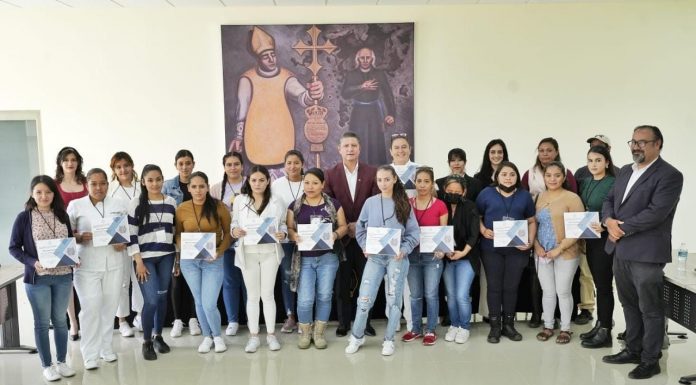 25 becas Madres Mexicanas Jefas de Familia para estudiantes de la Universidad Michoacana beca madres mexicanas jefas de familia