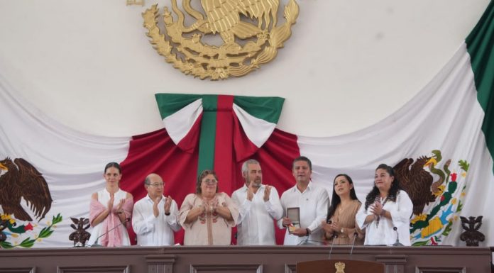 Recibe la UMSNH la presea Constitución de 1814
