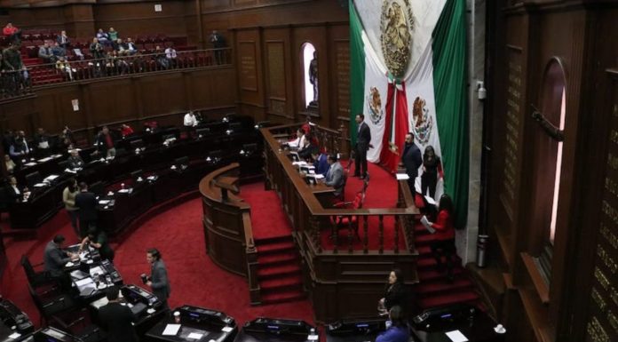 Presea Constitución de 1814 para la Universidad Michoacana de San Nicolás de Hidalgo Congreso de Michoacán impodrá la presea Constitución de 1814 a la UMSNH