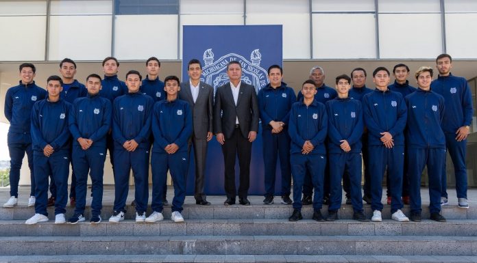En Futbol de Sala y Tae Kwon do nicolaitas van a competencia continental El rector abanderó a la delegación de estudiantes que representarán a México en esta justa internacional.