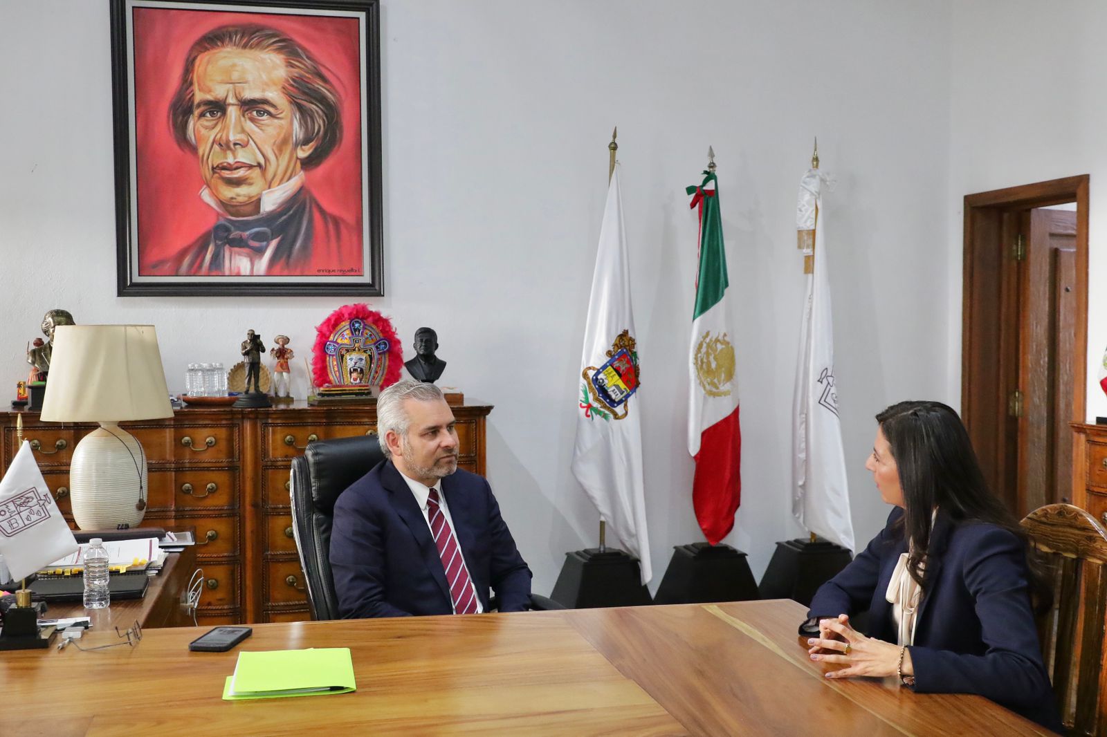 Gabriela Molina Aguilar es nombrado secretario de educación en el Estado de Michoacán en sustitución de Yarabí Ávila
