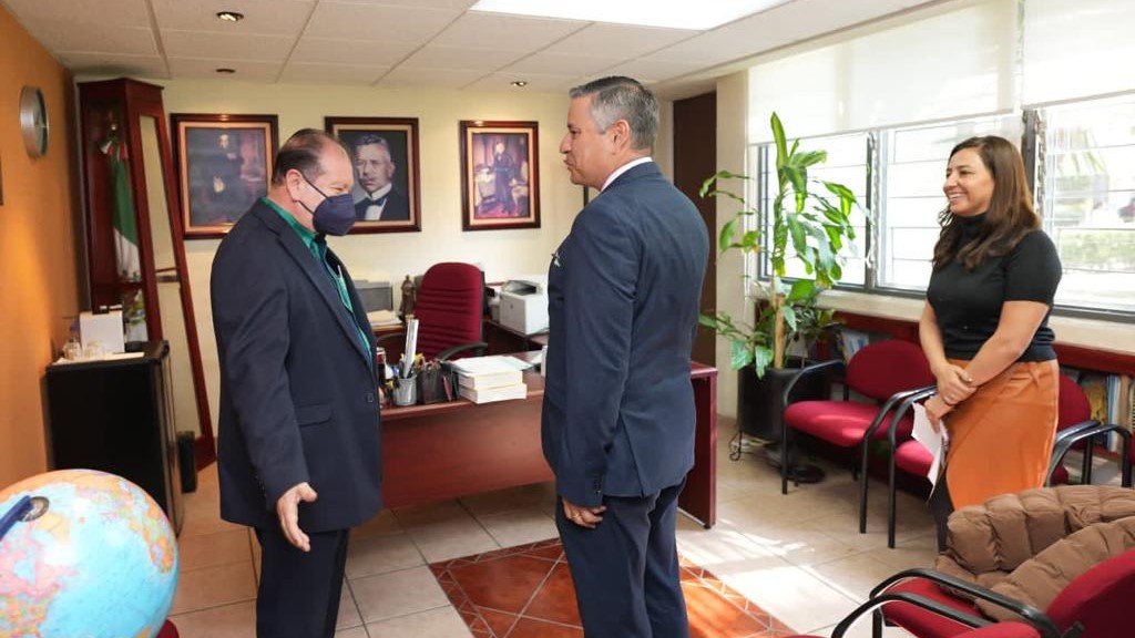 Facultad de Ingeniería Civil, el Dr. Ramiro Silva Orozco, director, dio la bienvenida a la visita del funcionario nicolaita.