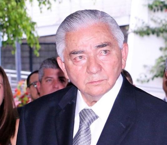 Dr. Juan Abraham Bermúdez, galardonado con el Premio Pionero de ISN 2023 por sus contribuciones sobresalientes en el cuidado renal