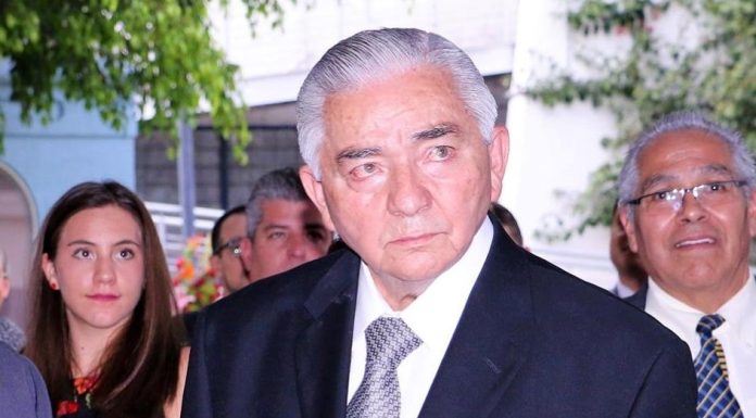 Dr. Juan Abraham Bermúdez, galardonado con el Premio Pionero de ISN 2023 por sus contribuciones sobresalientes en el cuidado renal