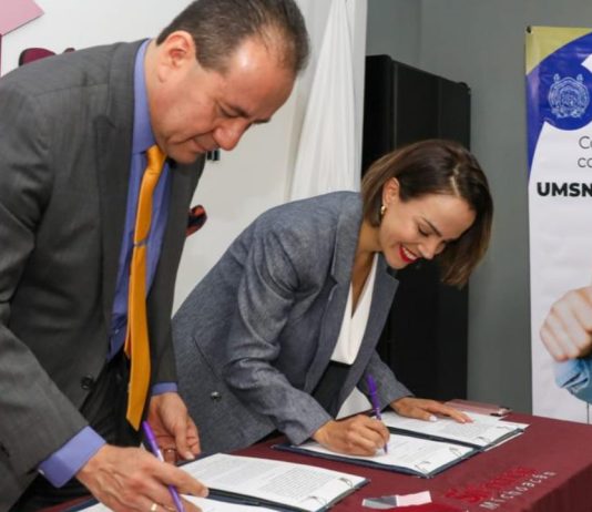 Alianza Estratégica: UMSNH y Sí Financia Impulsan a Emprendedoras El representante de la UMSNH, Carrera Castillo expresó su deseo porque se aterricen los proyectos e beneficio de las mujeres michoacanas.