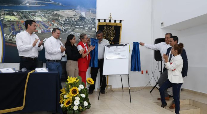 Lázaro Cárdenas, de Gala con la Acreditación de la Licenciatura en Comercio Exterior de la UMSNH Acreditación de la Licenciatura en Comercio Exterior de la FEVAQ - UMSNH en Lázaro Cárdenas