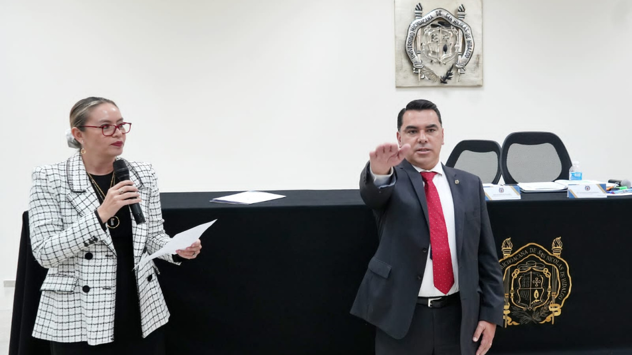 El Dr. Cerda Farías, nuevo director de la Facultad de Historia de la UMSNH El Dr. Cerda Farías, nuevo director de la Facultad de Historia de la UMSNH