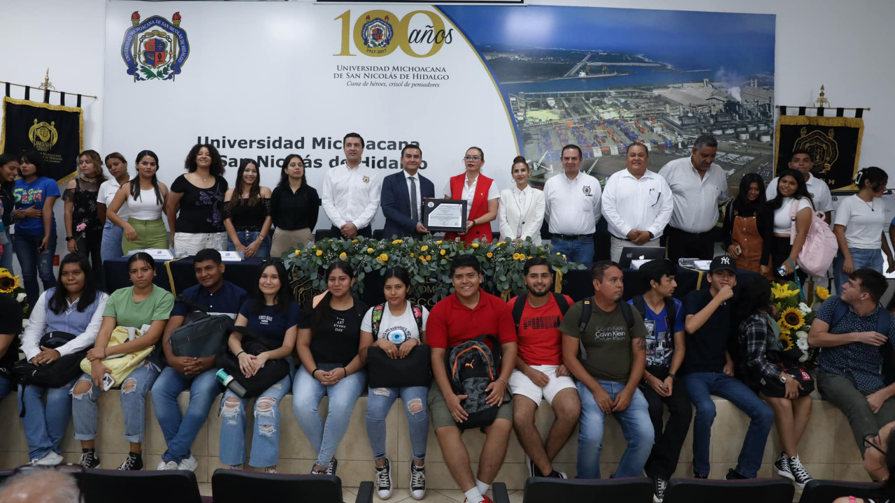 La comunidad LICOMEX de la Unidad Profesional de la UMSNH en Lázaro Cárdenas celebró este logro