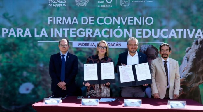 Convenio UMSNH-Zoológico de Morelia: Unen Fuerzas por el Medio Ambiente Firma del Convenio: La rectora Yarabí Ávila González y el director del Zoológico “Benito Juárez”, Julio César Medina, durante la firma del convenio.