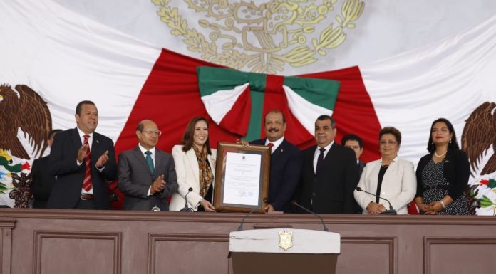 Congreso Estatal Otorga Presea a Facultad de Derecho de la UMSNH