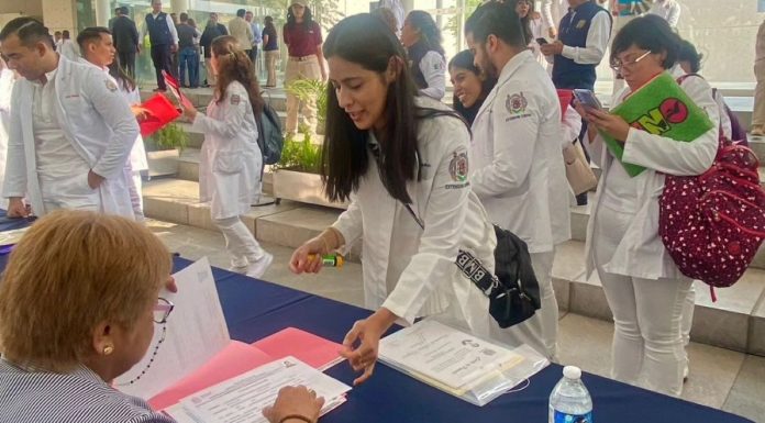 Médicos pasantes de la UMSNH iniciarán su servicio social, etapa crucial en su formación profesional