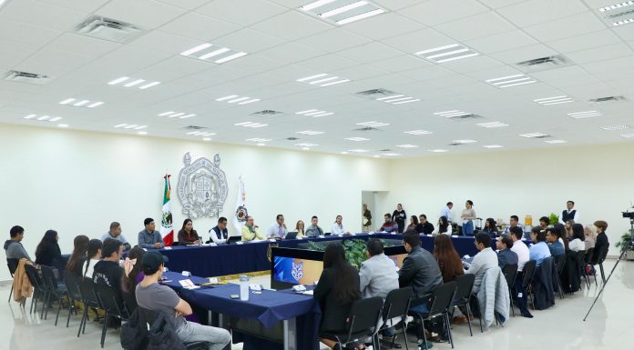 Participación estudiantil clave en decisiones de UMSNH Vista general de la reunión de trabajo entre la administración de la UMSNH y los nuevos consejeros universitarios alumnos.
