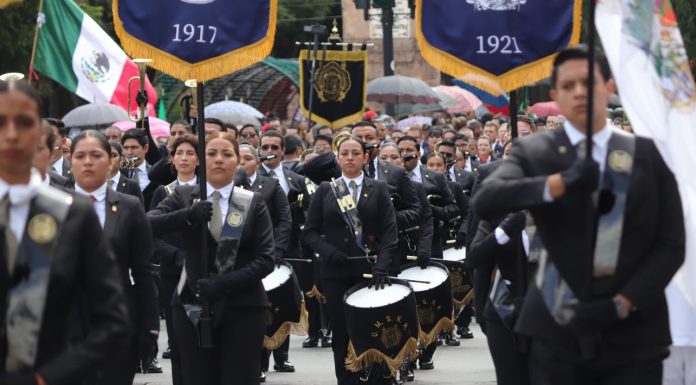 UMSNH encabeza desfile por Independencia de México La reconocida Banda de Guerra de la Casa de Hidalgo demuestra su disciplina durante el desfile del 16 de septiembre.