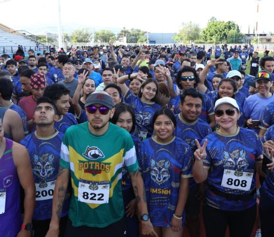 Mil 400 personas participan en la Carrera Atlética Nicolaita 2024 Participantes de la Carrera Atlética Nicolaita 2024 se congregan antes del inicio de la competencia, que rompió récord de asistencia con más de mil 400 personas.