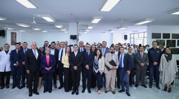Día del Médico celebrado con logros destacados en la UMSNH Representantes de la UMSNH y de la Secretaría de Salud se reunieron para celebrar el Día del Médico en la Facultad de Ciencias Médicas.