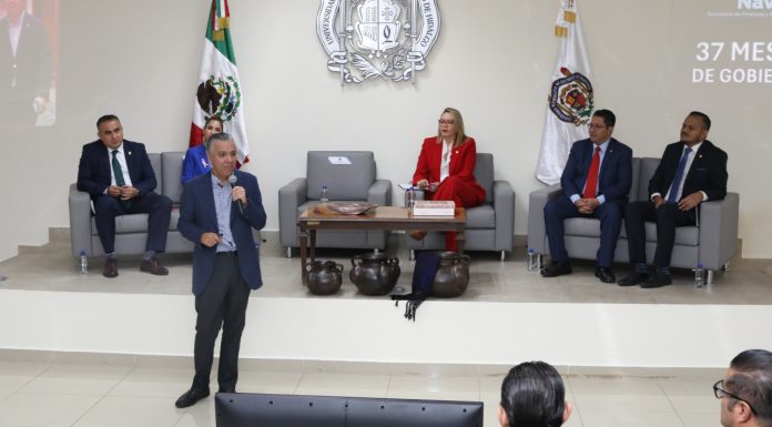 Gobierno estatal respalda educación en UMSNH con finanzas sólidas Luis Navarro García, secretario de Finanzas y Administración de Michoacán, dirige un mensaje inspirador a los estudiantes nicolaitas en Ciudad Universitaria.