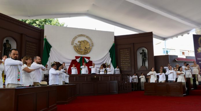 UMSNH participa en desfile conmemorativo de la Constitución en Apatzingán El Congreso del Estado rinde homenaje al CCX Aniversario de la Promulgación de la Constitución de 1814 en Apatzingán.