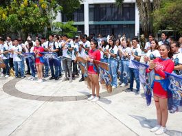Integrantes del equipo de animación acompañan a la Delegación Nicolaita, generando un ambiente de entusiasmo previo a la Universiada Nacional 2025.