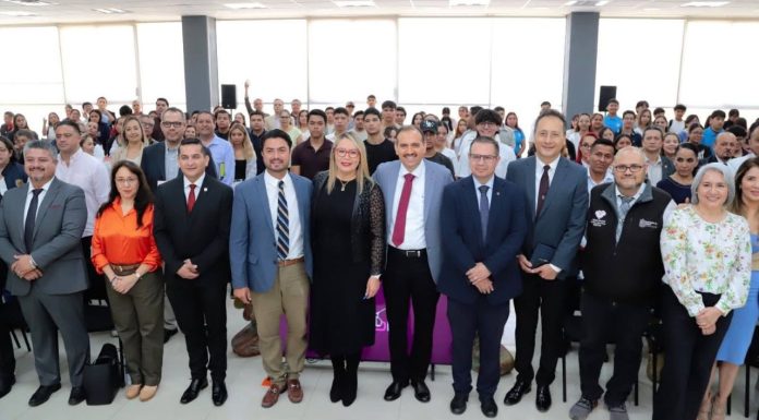 UMSNH, Salud y Coepris Forjan Frente Común Antitabaquismo Un amplio grupo de asistentes, incluyendo estudiantes y funcionarios, se congrega durante el evento que marca la unión de esfuerzos entre la UMSNH, SSM y Coepris en la lucha contra el tabaquismo.