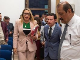 La rectora Yarabí Ávila encabeza los esfuerzos para reactivar el programa de estabilización en la Facultad de Derecho, dependencia que presenta un rezago de dos años en la realización de los concursos de oposición para sus docentes.