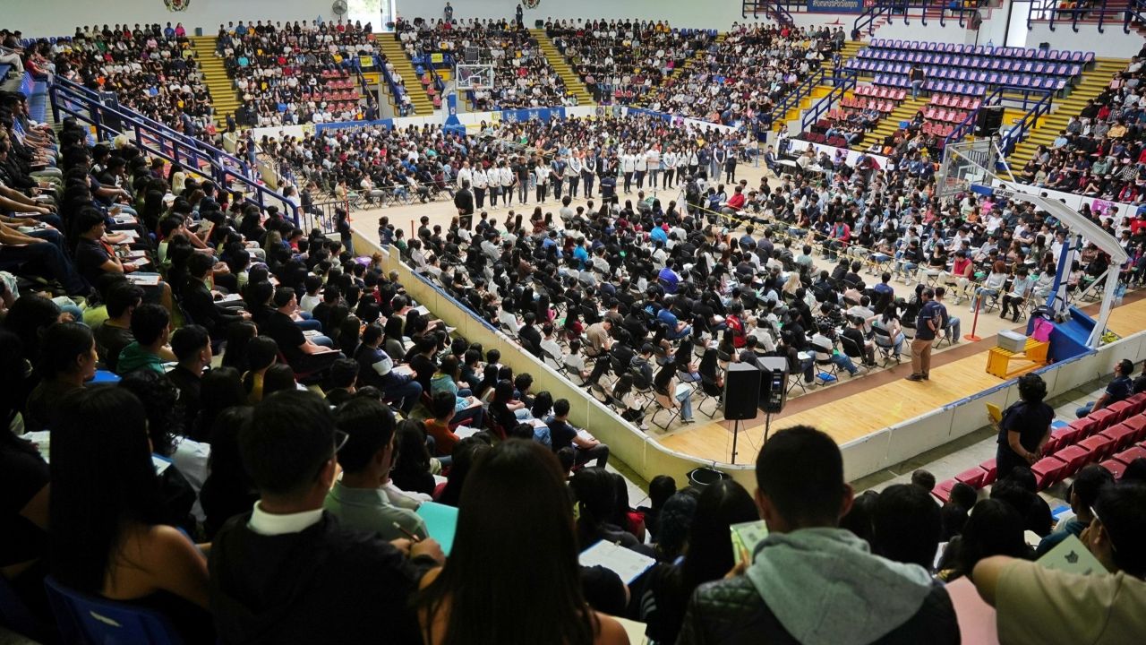 Examen de Admisión a la UMSNH en el Gimnasio de Usos Múltiples Examen de Admisión a la UMSNH en el Gimnasio de Usos Múltiples
