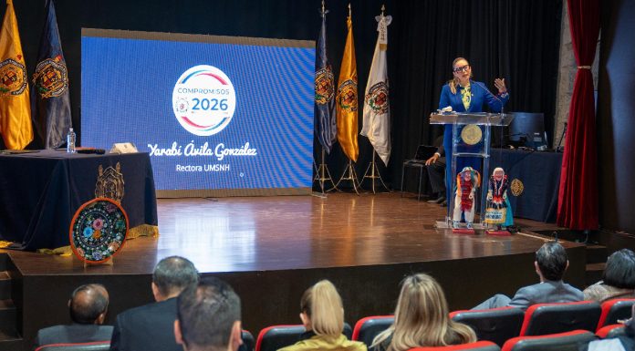 Funcionarios de la UMSNH firman carta compromiso para transición ordenada El aula máster del Colegio de San Nicolás fue el foro en el que se llevó a cabo la ratificación del gabinete nicolaita y la presentación de los compromisos para 2026.