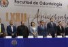 Facultad de Odontología UMSNH, referente nacional en formación de cirujanos dentistas Presidium de autoridades universitarias y directivos de la Facultad de Odontología durante la ceremonia del LXXII Aniversario, con la presencia de la directora Karina Fernández Chávez.
