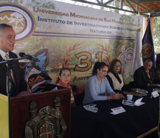 UMSNH reconoce trayectoria científica del INIRENA Autoridades universitarias encabezaron la ceremonia conmemorativa por el 31 aniversario del Instituto de Investigaciones sobre los Recursos Naturales de la UMSNH.