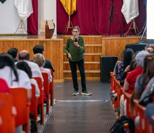 Conferencia magistral de Annie Pardo sobre fibrosis pulmonar en la UMSNH Cientos de estudiantes de Enfermería, Salud Pública y otras disciplinas asisten a la conferencia de la doctora Annie Pardo en el marco de las actividades del 68 aniversario del programa de Técnico en Enfermería.